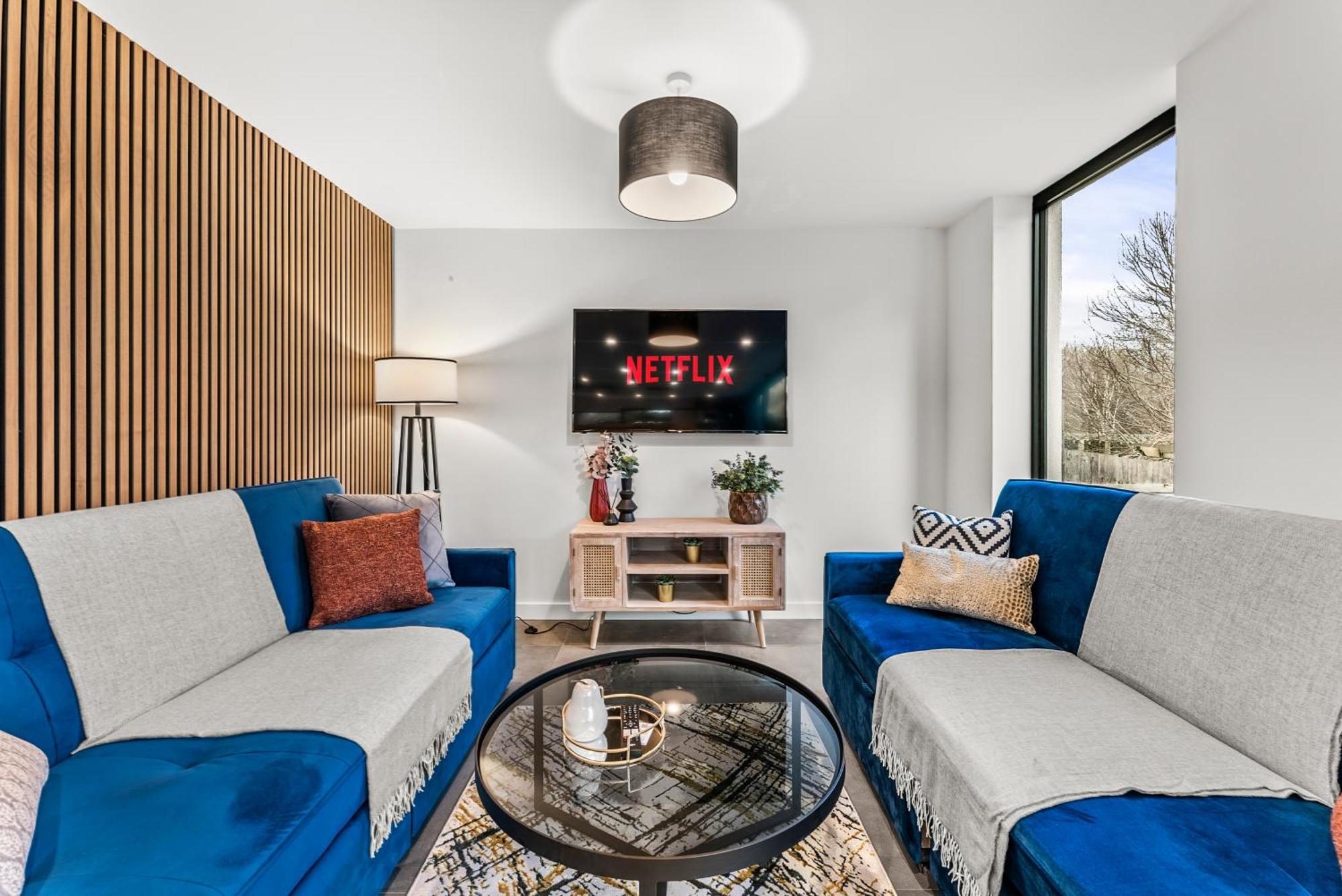 Elegant Retreat In Cheltenham - Garden & Parking Included Exterior photo