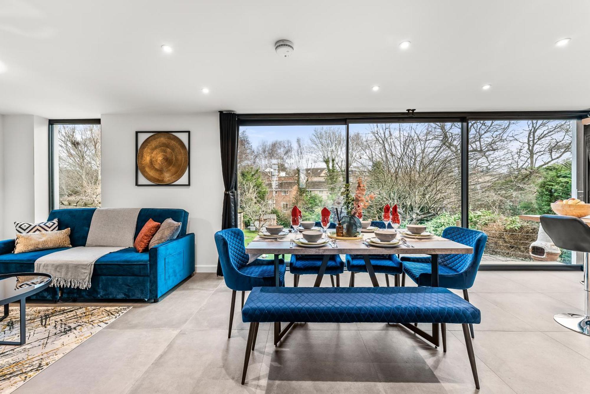 Elegant Retreat In Cheltenham - Garden & Parking Included Exterior photo