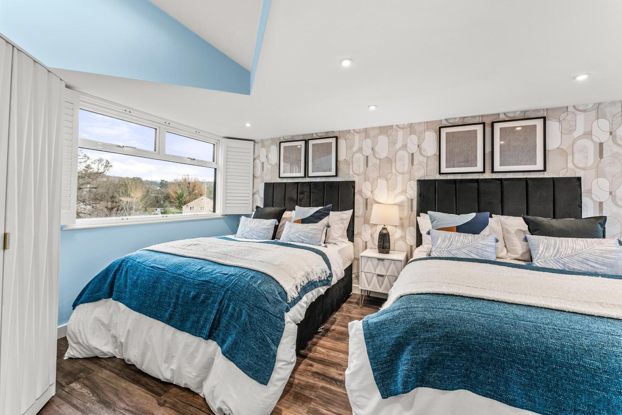 Elegant Retreat In Cheltenham - Garden & Parking Included Exterior photo