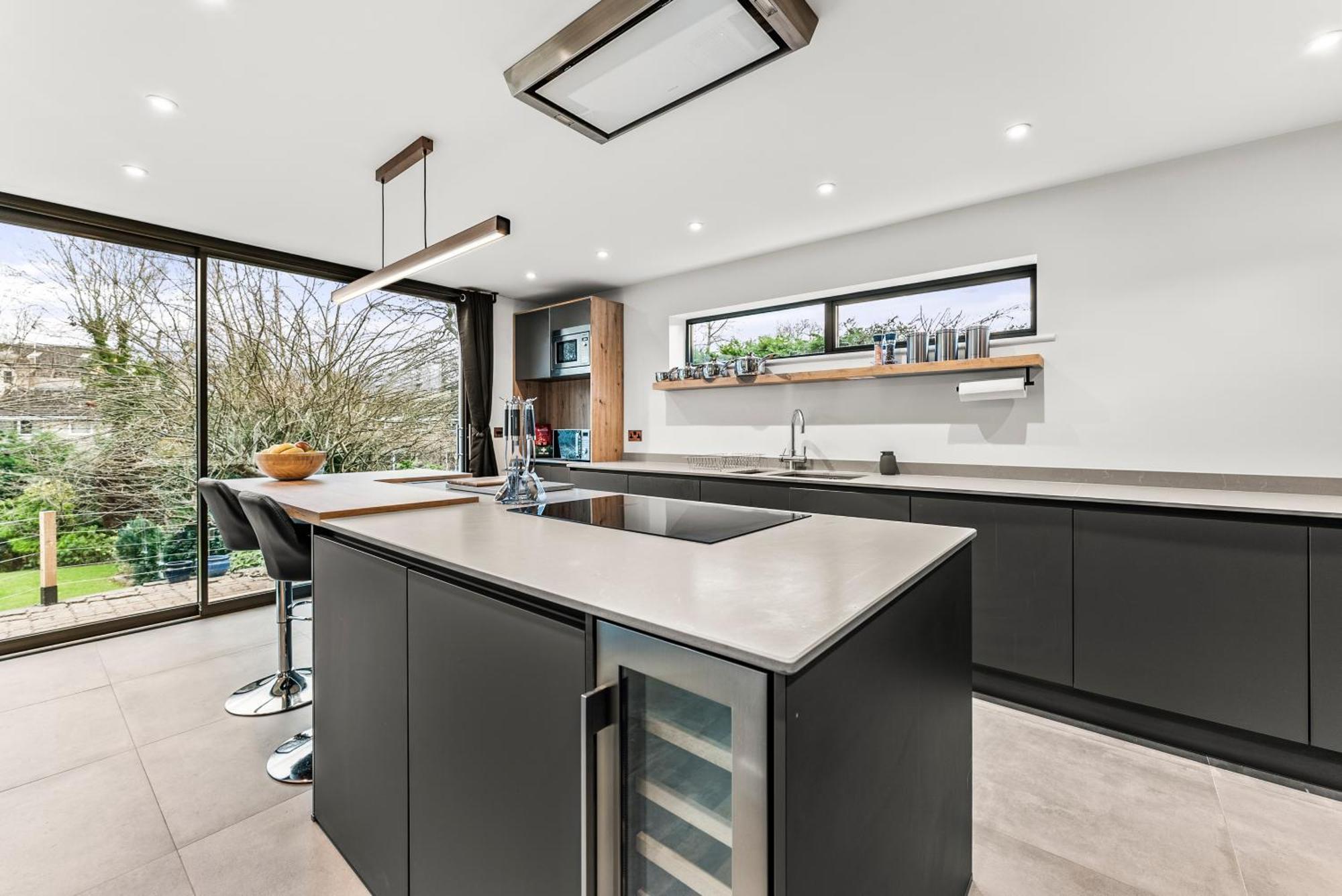 Elegant Retreat In Cheltenham - Garden & Parking Included Exterior photo